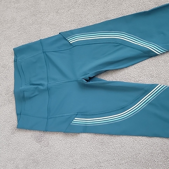 Lululemon women's align crop with side pockets - Picture 2 of 8